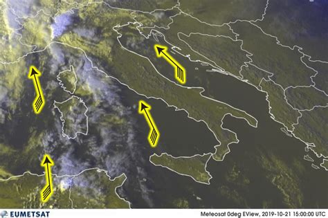 Allerta Meteo Lo Scirocco Spezza L Italia In Due Piogge Torrenziali