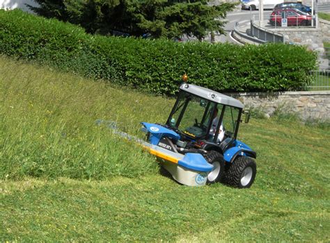 Trattori Specializzati Per La Fienagione In Montagna Bcs