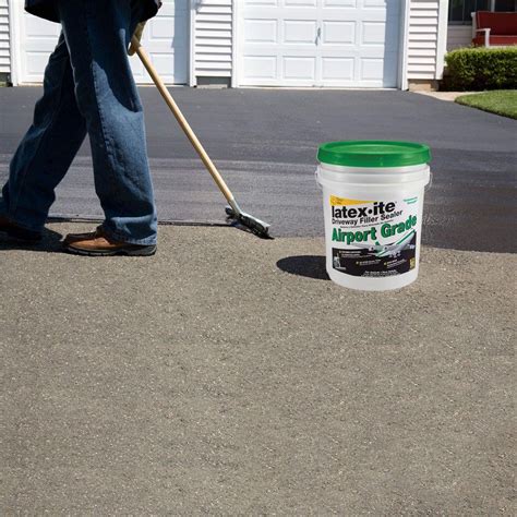 The Importance of a Good Driveway Sealer - Better HouseKeeper