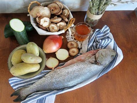 Corvina al horno con patatas setas y verduras una receta muy fácil