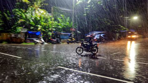 Heavy Rain Lashes Kerala Waterlogging In Several Parts Of State