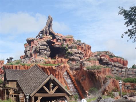 Travel Tips From a Disney Fanatic: Splash Mountain: Ride Review