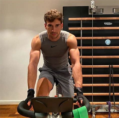 Leon Goretzka Bayern De Munique Bayern Homens Bonitos