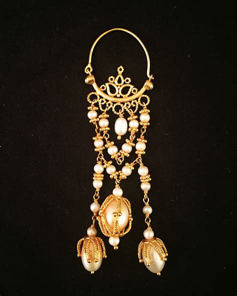 India - pearls earrings