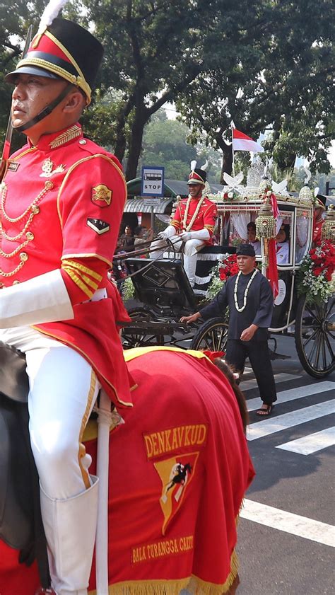 Foto Iring Iringan Kirab Budaya Hut Ke Kemerdekaan Ri Saat Kereta