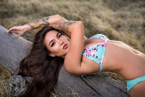 Wallpaper Women Kristina Chai Brunette Tattoo Belly Bikini