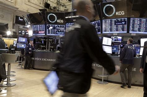 Wall Street abre en verde pese a desplome en la creación de empleo en