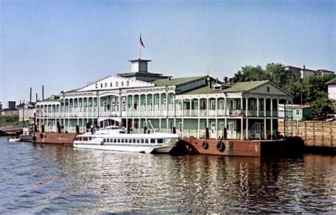Дебаркадер. Речной вокзал. Пристань. Сарапул. Фотографии.