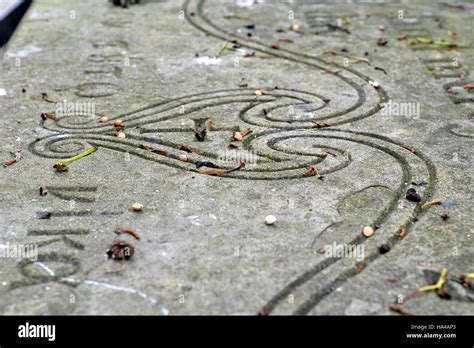 Gravestone carvings hi-res stock photography and images - Alamy