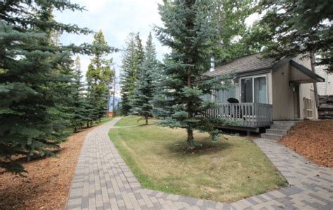 Tunnel Mountain Resort Condos Cabins And Suites In Banff