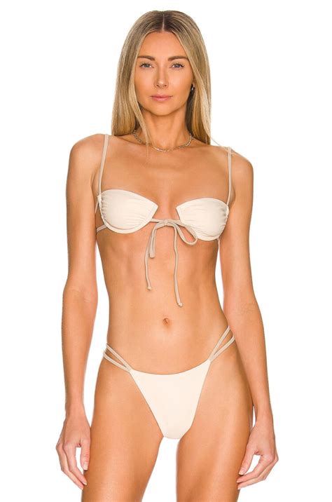 10 Hot Sexy Adelia Lontoh Bikini Pics