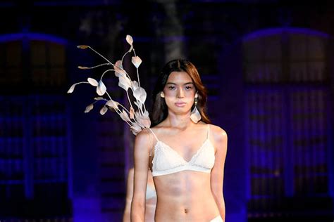 Etam Live Show 2022 Look Lingerie Blanche