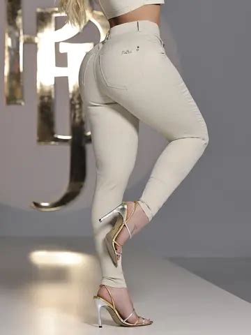 Calça Skinny Hot Pants Modeladora Enfeites Pit Bull Jeans Calça Skinny Hot Pants