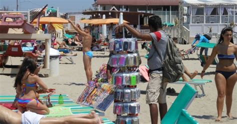 Nell operazione anti abusivismo sulle spiagge già effettuati 5 mila