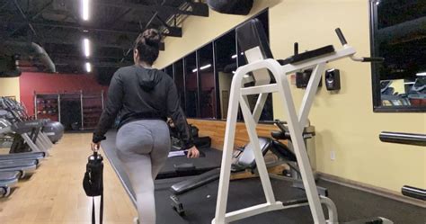 Fat Ass In Grey Leggings Knows What Shes Doing Spandex Leggings Yoga Pants Forum