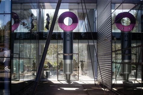 Pro-Brexit Dyson Beats EU on Vacuum Cleaner Energy-Labeling - Bloomberg