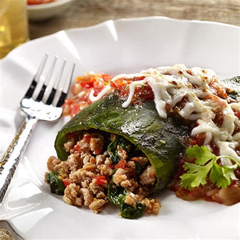 Turkey & Spinach Chile Relleno with Fresh Tomato Sauce | JENNIE-O® Recipes