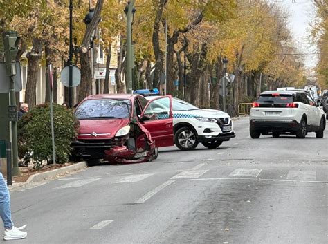 Una Conductora En Estado De Embriaguez Se Empotra Contra El Vallado Y