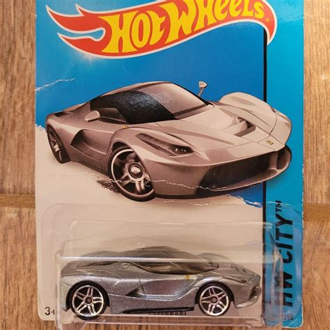 Carrinho Ferrari Hotwheels Carrinho de Bebê Hot Wheels Usado 86641115 enjoei