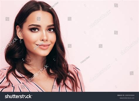 Fashion Beauty Portrait Young Brunette Woman стоковая фотография