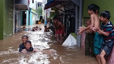 5 RT Dan 3 Ruas Jalan Di Jakarta Barat Masih Terendam Banjir Hingga