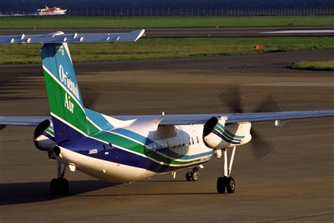 オリエンタルエアブリッジ Bombardier DHC 8 200 JA802B 長崎空港 航空フォト by piratさん 撮影2002