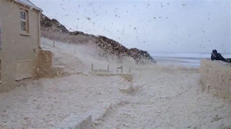 UK weather: Wind and rain to batter Britain for the next FOUR WEEKS ...