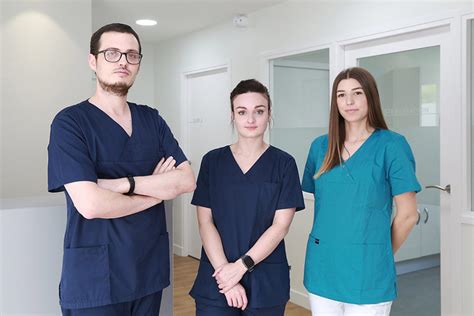 L Quipe De Chirurgiens Dentistes Bi Ville Beuville Im Dentaire