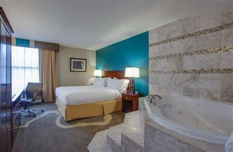 15 Washington DC Hotels with Hot Tub in Room or Jacuzzi