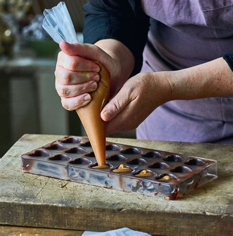 Fyldte Chokolader Med Karamel Opskrift Artofit