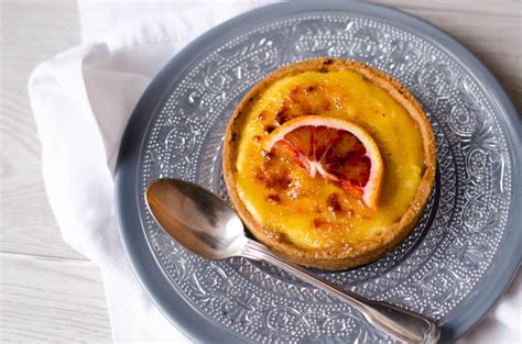 Tartelettes à L Orange Façon Crème Brulée Cerise Et Praline