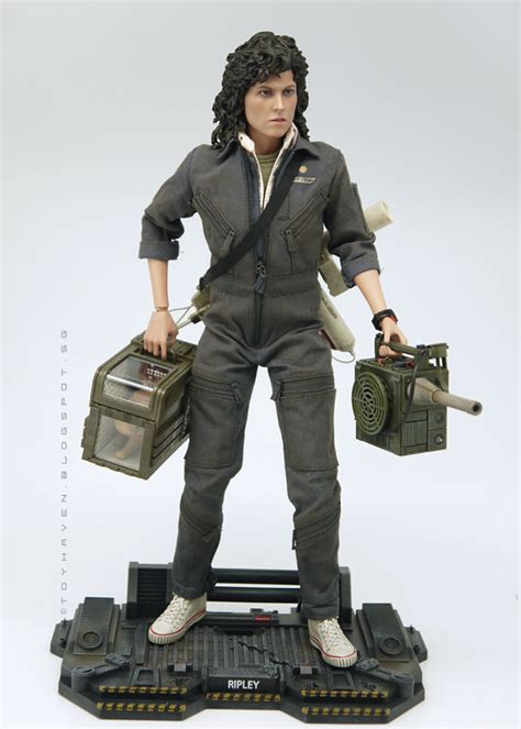 Toyhaven Review II Hot Toys ALIEN 1 6th Scale Sigourney Weaver As Ellen Ripley 12 Inch