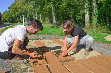 Fabrication Brique De Terre Adobe Terre Crue