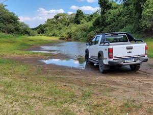 Pantanal como é viajar pela estrada de terra que atravessa a natureza