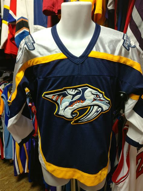 Vintage NASHVILLE PREDATORS NHL CCM Jersey YXL | Nashville predators ...