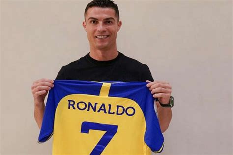 Cristiano Ronaldo Come A Oficialmente Contrato O Al Nassr