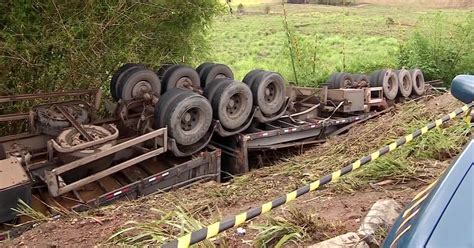 G1 Carreta tomba e criança que viajava sem cinto morre na BR 101 em