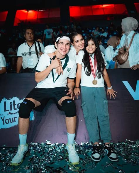 8 Portraits Of Vino G Bastian In The Even Volleyball Match Hot Daddy