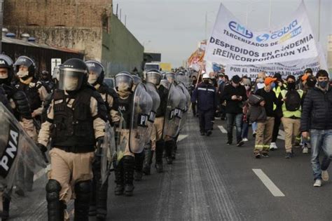 Organizaciones Sociales Cortaron El Puente Pueyrred N Y Marchan Hacia