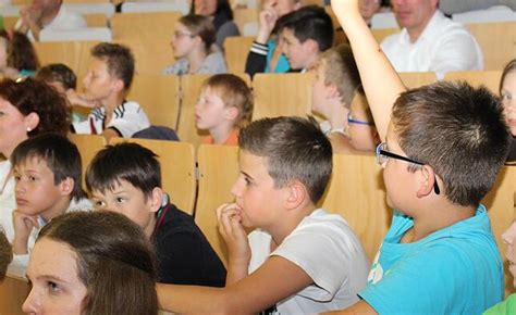 Von Archäologie bis Farbenlehre KinderCollege startet in neues Semester