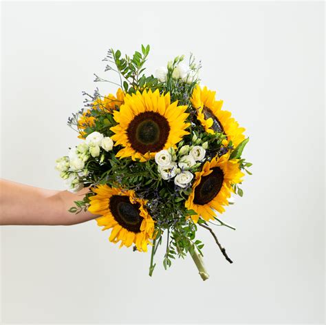 Ramo Amarillo De Girasoles Y Lisianthus Flores De Cavia