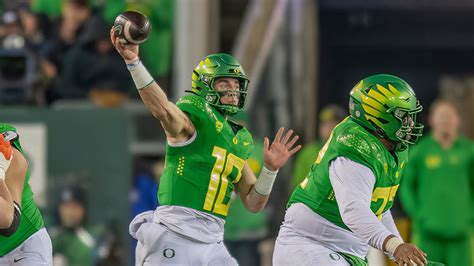 Oregons Bo Nix Named Pac 12 Offensive Player Of The Year