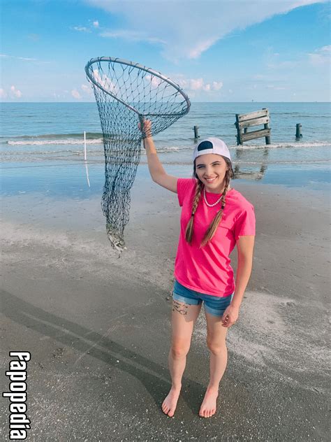 Chelsie Deville Nude Leaks - Photo #4173125 - Fapopedia