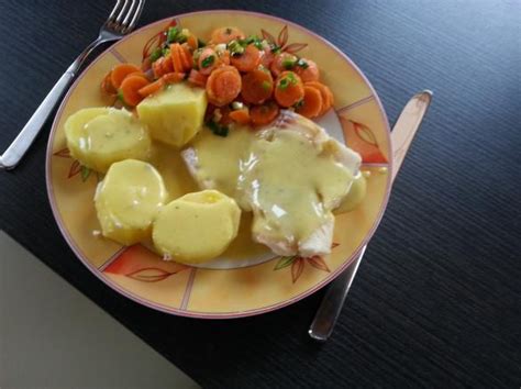 Pangasius Filet mit Fenchel Paprika Gemüse und gelber Sauce von