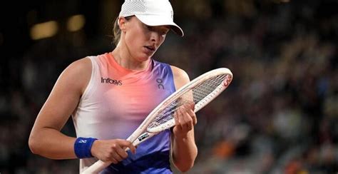 Roland Garros Iga Swiatek Sauve Une Balle De Match Et Renverse Naomi