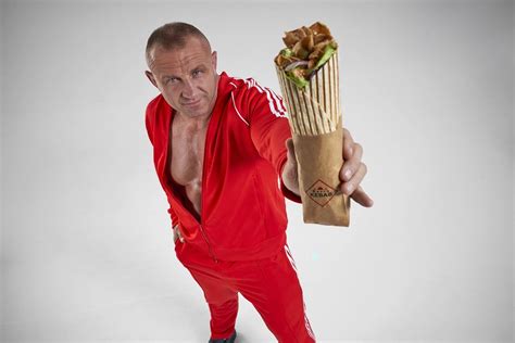 Mariusz Pudzianowski został twarzą kebabów Jem z umiarem dlatego