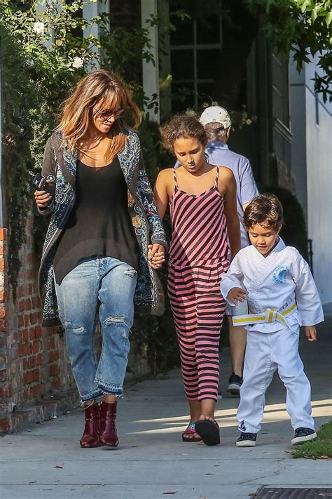 Celebrity Kids: Halle Berry On Mommy Duty – Sandra Rose