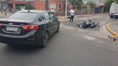 Chocó a una moto con tres ocupantes Catamarca Actual