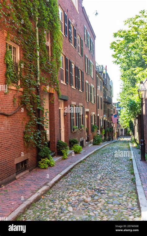 Narrow cobblestone street of Acorn Street, Boston, Massachusetts, USA