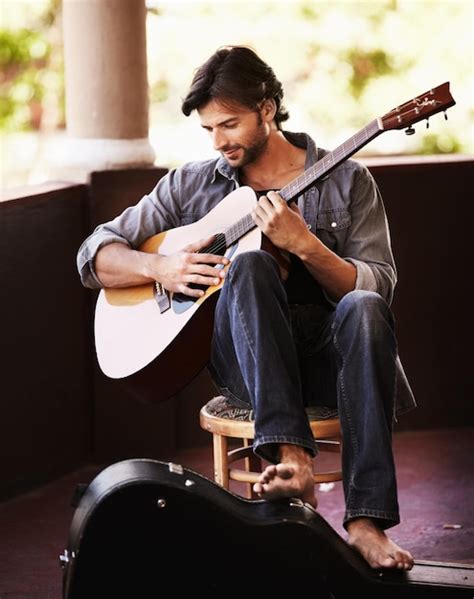 Arte Musical Y Hombre Tocando La Guitarra Con Talento Musical Para